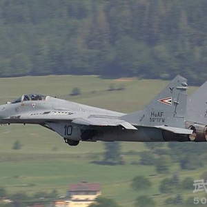 米格29战机设计师米高扬去世 俄为其纪念碑